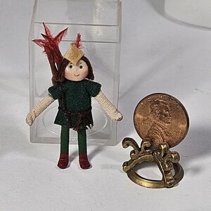 Miniature Artist Made Robin Hood